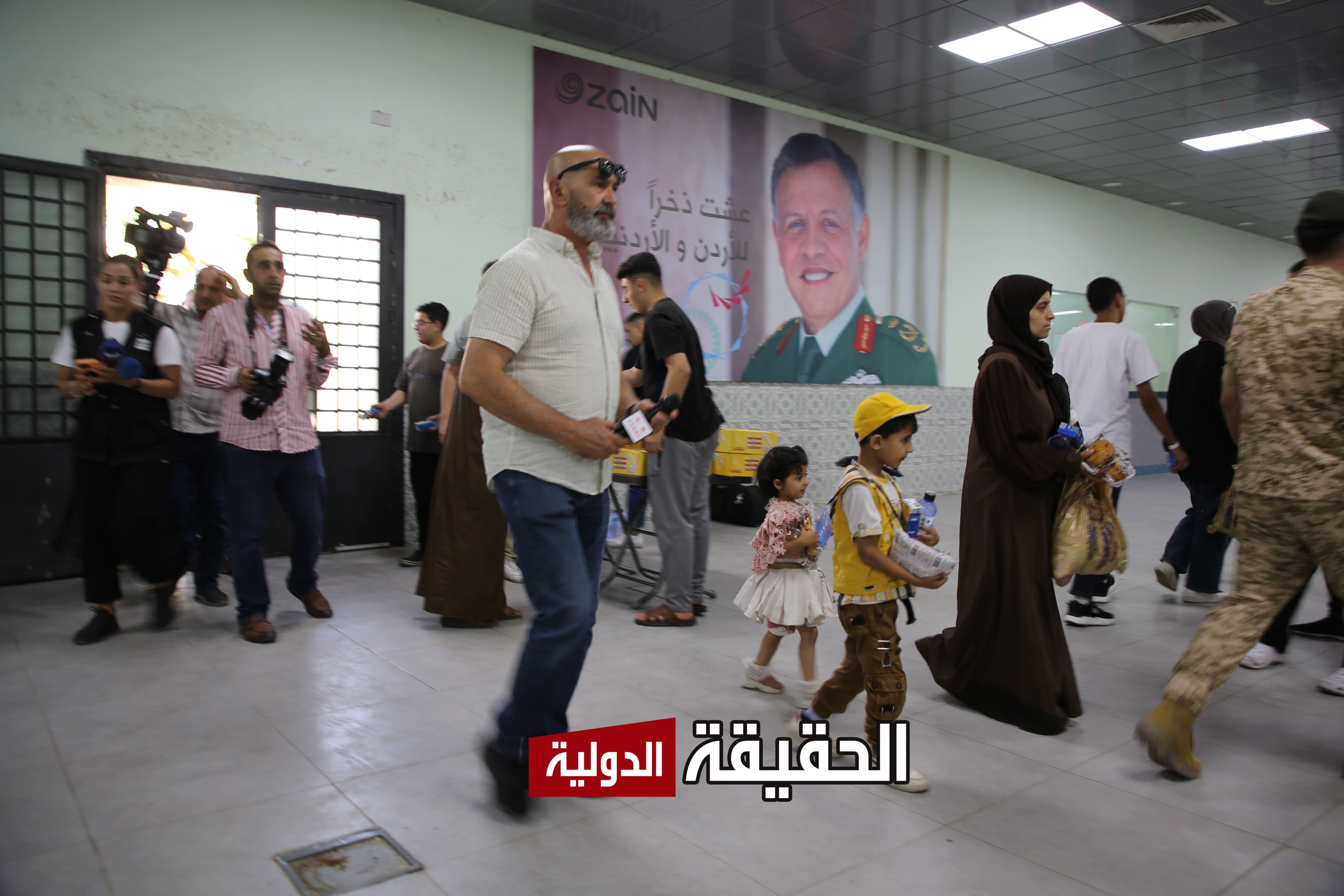 وصول الدفعة الثامنة من أطفال غزة للعلاج في الأردن - صور