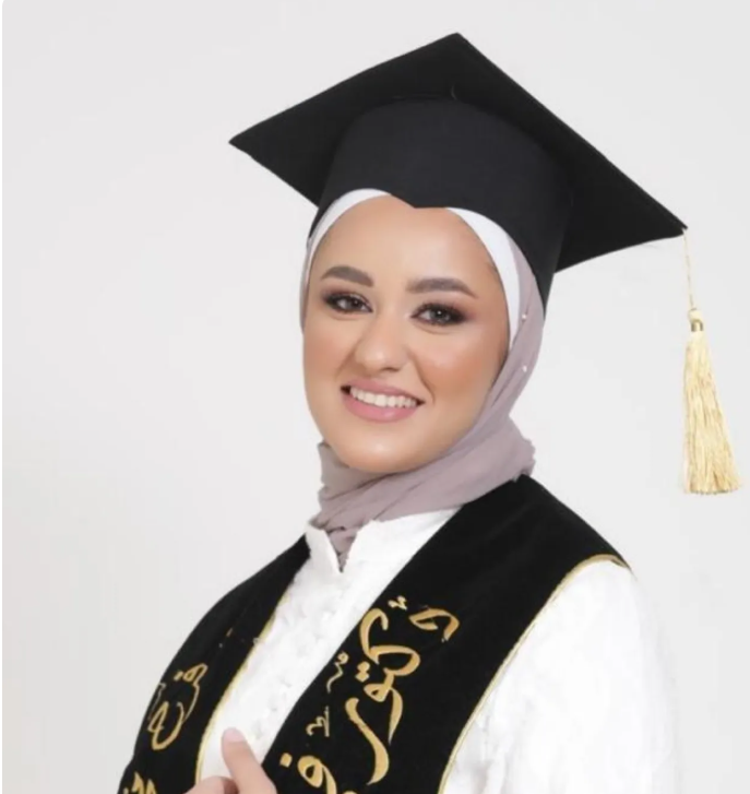 الدكتورة فرح محسن أبو عوض مبارك التخرج من كلية طب الاسنان