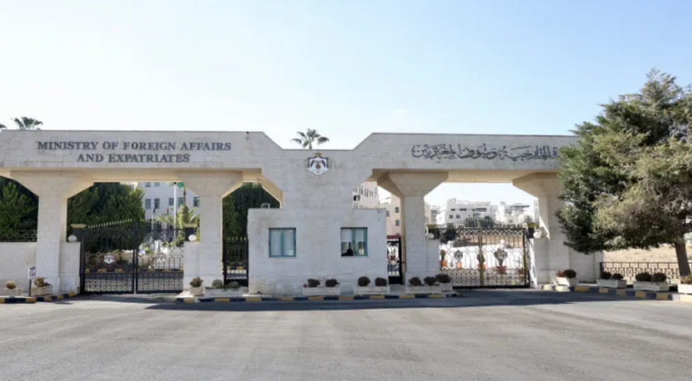 الأردن يُجلي 83 أردنيا ومرافقيهم من السويداء السورية