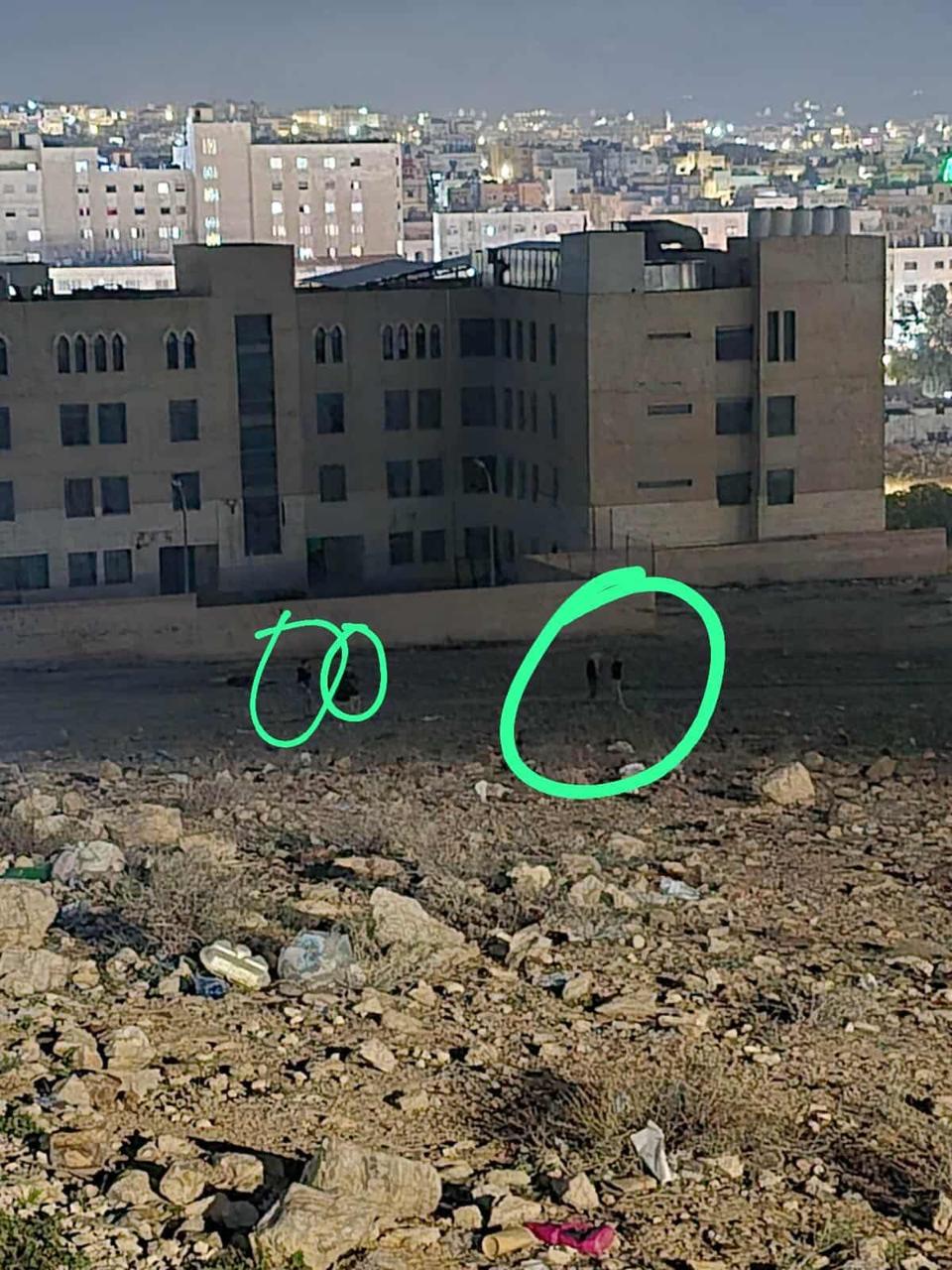 بالصور: لقاءات غرامية.. ماذا يحدث ليلاً في وادي جبل طارق بالزرقاء؟