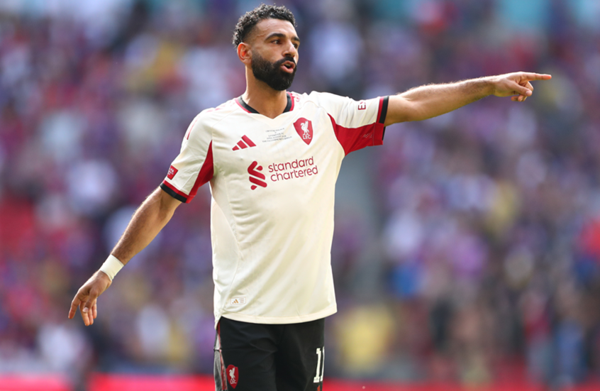 نشطاء "إسرائيليون" يهاجمون صلاح ويتقدمون بطلب لـ"اليويفا"