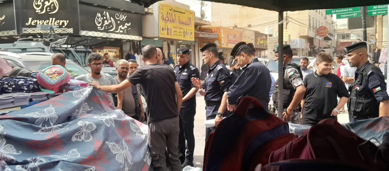 "المفرق الكبرى" تنفذ حملة لازالة البسطات والاعتداءات على الأرصفة.