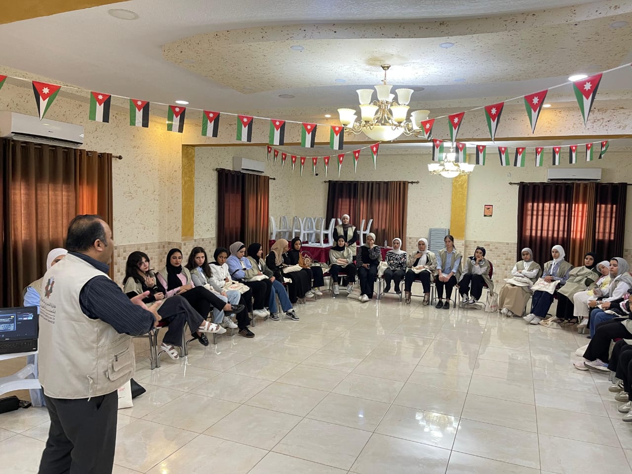 جلسة تعريفية بجائزة "الحسين بن عبد الله الثاني" للعمل التطوعي بجرش