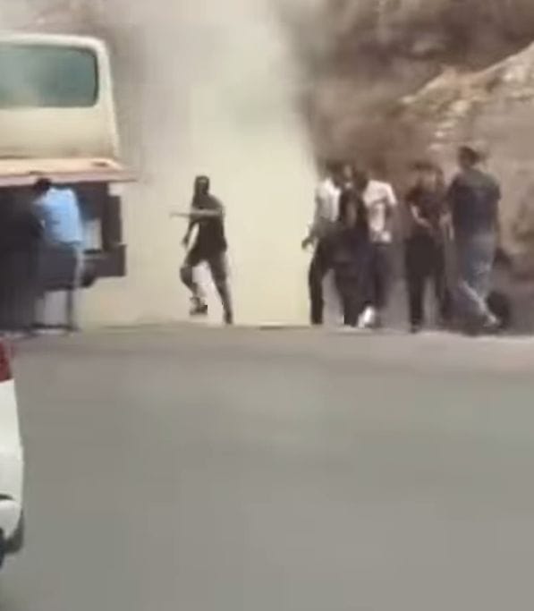 مادبا: حريق جزئي في حافلة ركاب بسبب الحرارة المرتفعة ولا إصابات - صور
