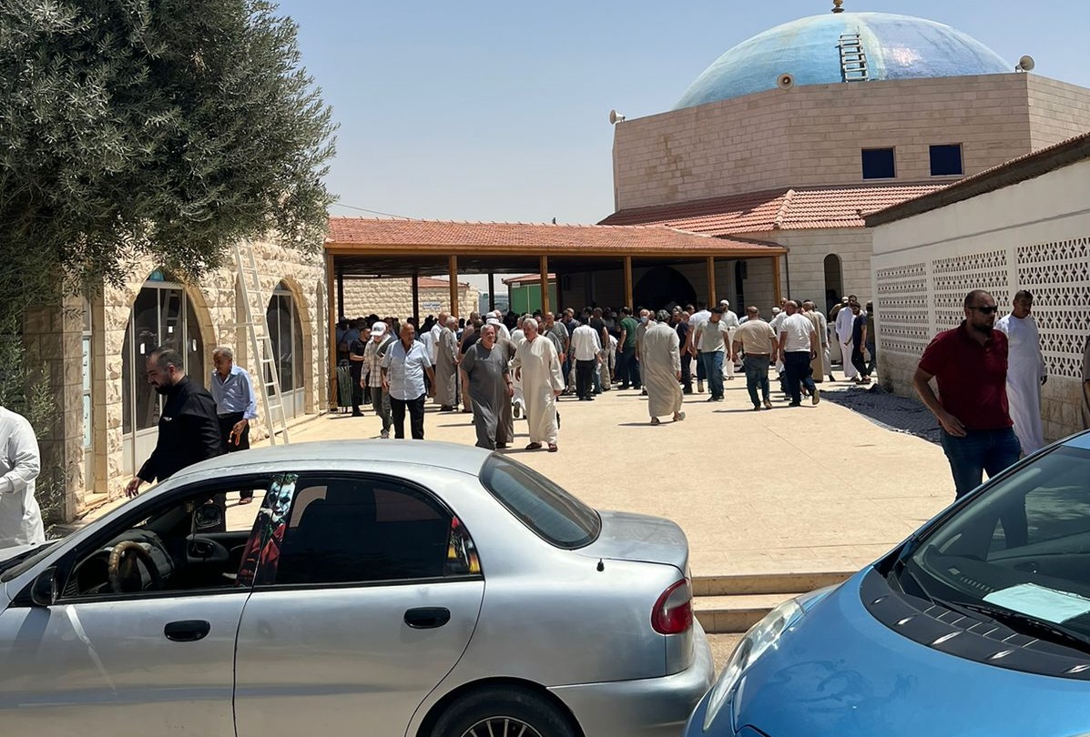 ازدحام غير مسبوق في مسجد مقبرة سحاب مع أداء صلاة الجمعة على 10 جنازات
