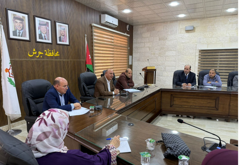 خريسات العمل على تقديم أفضل الخدمات للمواطنين في محافظة جرش