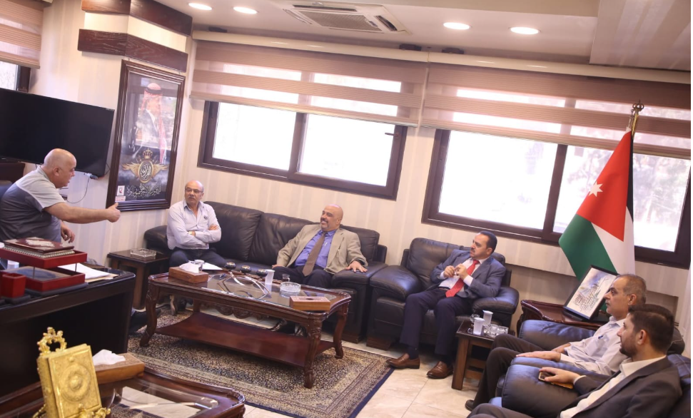 بلدية إربد الكبرى ومديري الأوقاف تبحثان تبادل قطع اراضي وسط البلد
