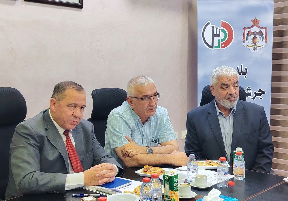 وفد من "الإدارة المحلية" و"الوكالة الإيطالية" يطلع على مشاريع بلدية جرش التنموية