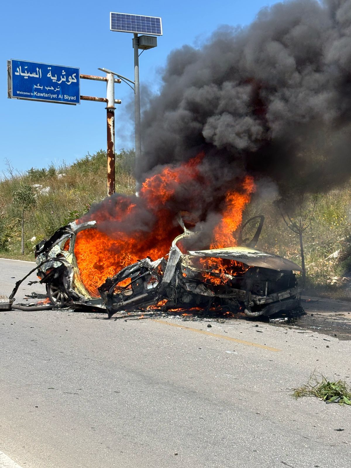 طائرة مسيّرة تابعة للعدو تستهدف سيارة جنوب لبنان وتوقع شهيداً