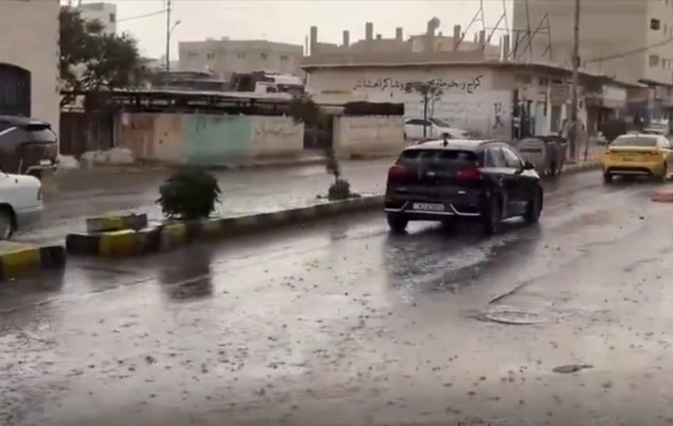 هطول أمطار رعدية غزيرة بمعان..ومواطنون: لم نشهد مثلها منذ سنوات  (فيديو)