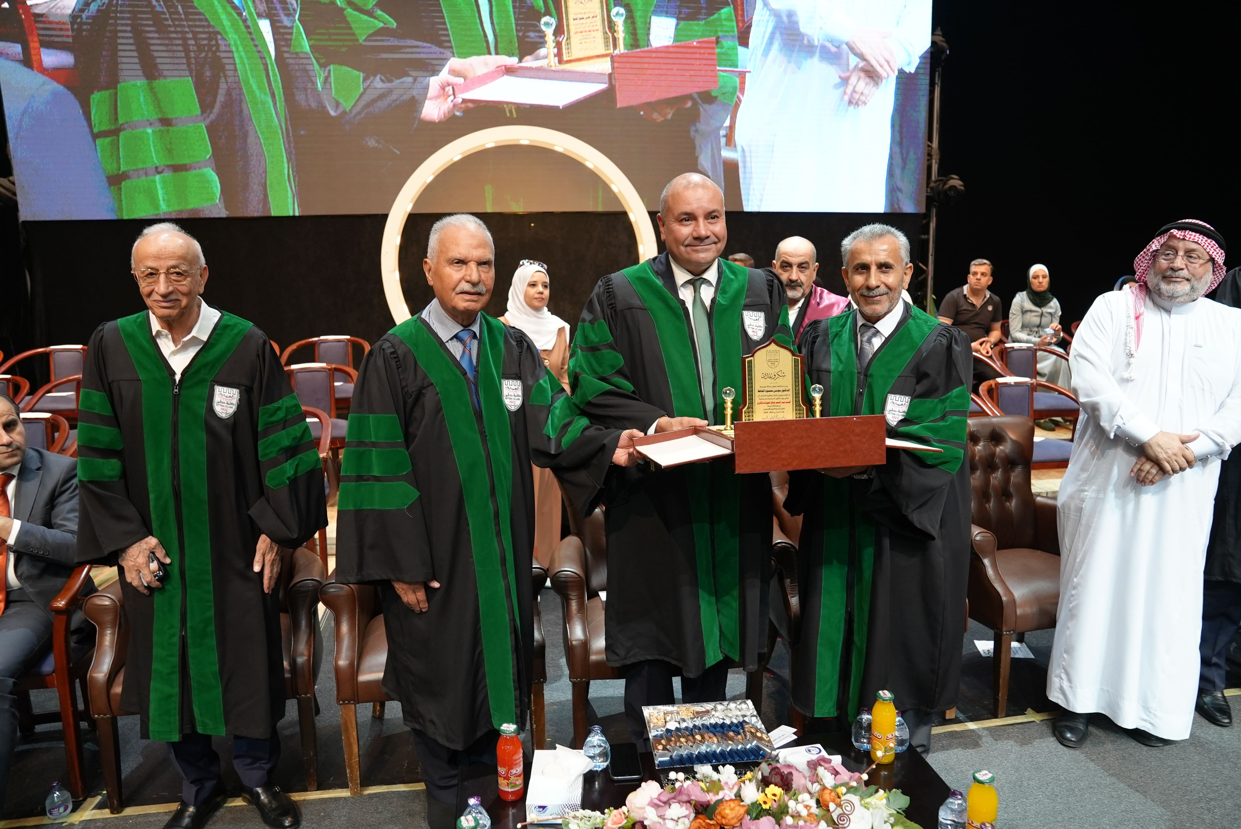 في أجواء احتفالية مهيبة.. الوزير العودات يرعى حفل تخريج الفوج الأربعين من كلية حطين