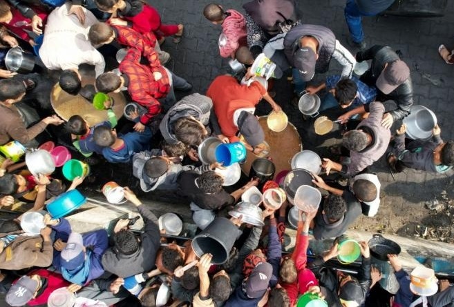 تدمير 720 بئرًا و112 نقطة مياه.. الاحتلال يُجفف غزة و1.25 مليون فلسطيني يواجهون الموت عطشاً (صور)