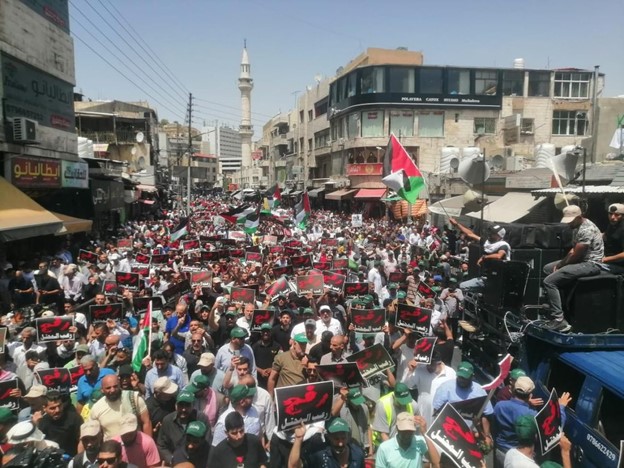 مسيرة امام المسجد الحسيني نصرة لغزة