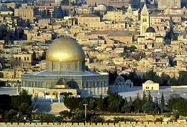 "إسرائيل" تدرس حظر رفع أذان الفجر في مساجد القدس