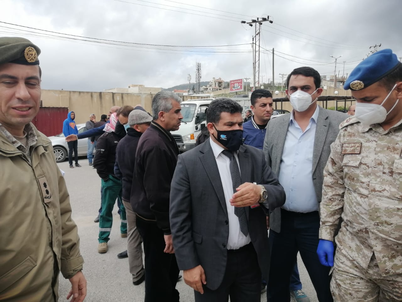 محافظة جرش توزع طرود غذائية