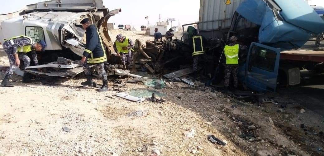 9 اصابات في حادث تصادم بين شاحنتين ومركبه بالعقبة