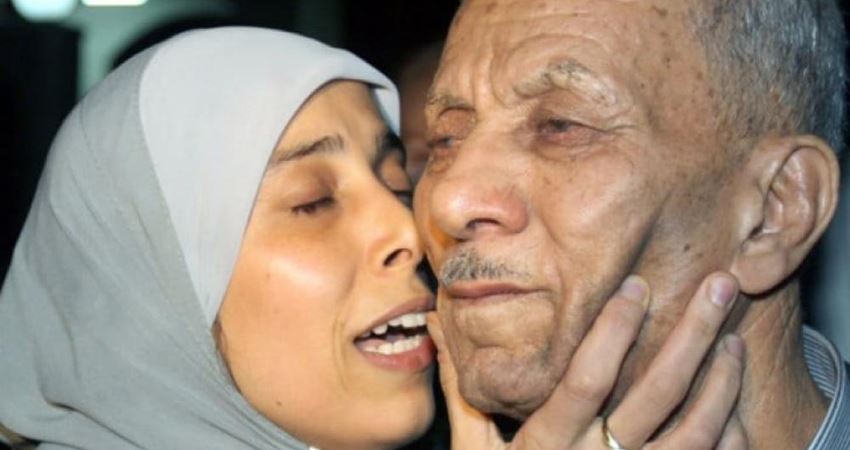 وفاة والد المحررة أحلام التميمي