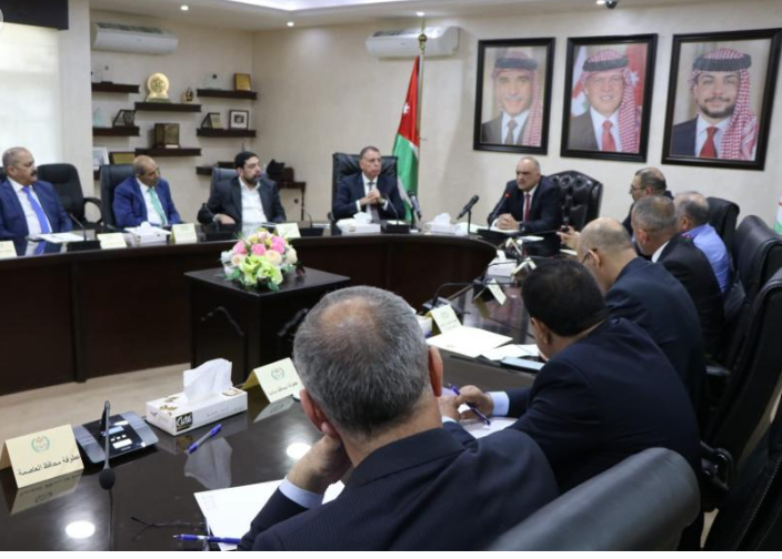 الخصاونة يزور وزارتي الداخلية والاستثمار