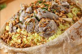 المنسف رفيق الأردنيين في أول أيام رمضان