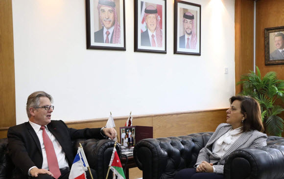 السقاف تبحث مع سفير فرنسا الجديد زيادة الاستثمارات