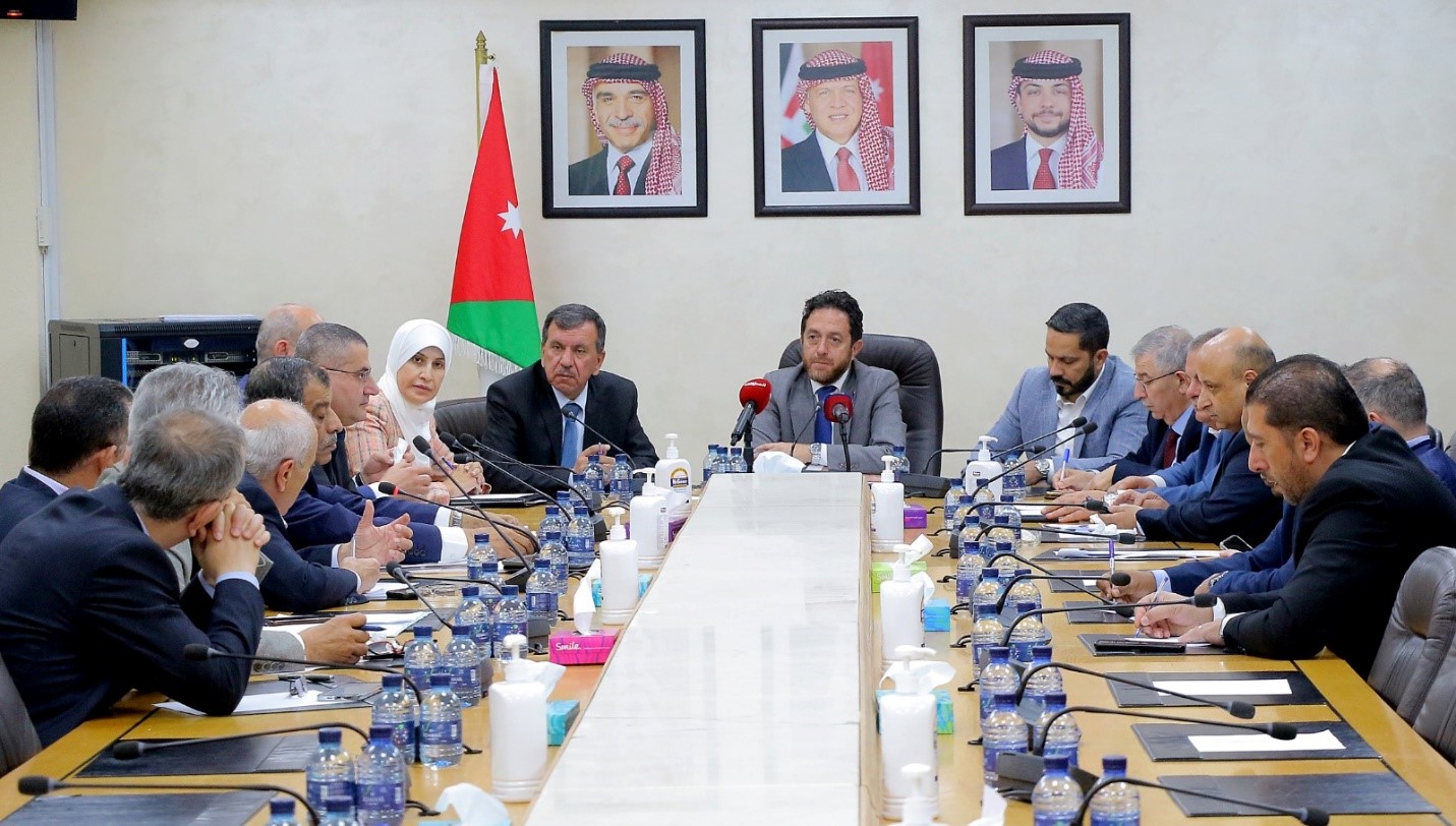 "الصحة النيابية" تؤكد ضرورة ضبط عمليات التجميل المخالفة