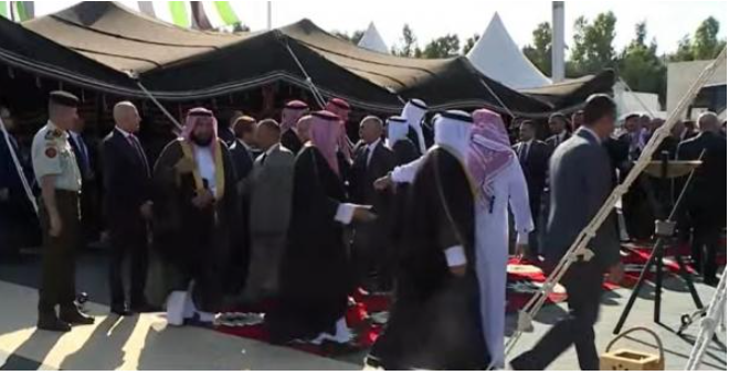 جلالة الملك يقيم مأدبة عشاء في زفاف ولي العهد