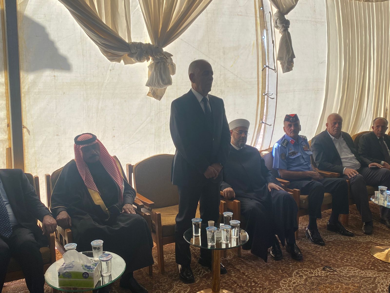 مندوبا عن الملك.. رئيس الديوان الملكي يعزي قبيلة بني حميدة