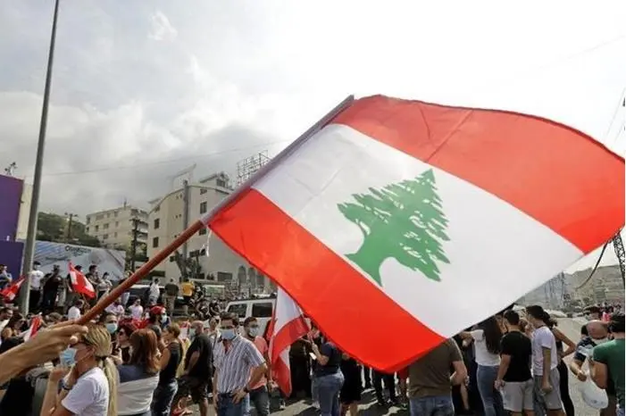وزير الصناعة اللبناني يمنع المصانع من توظيف السوريين