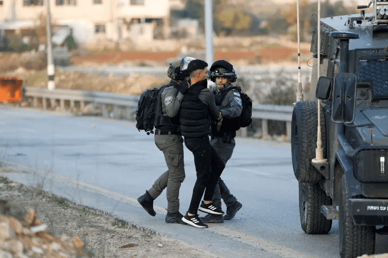 الاحتلال يعتقل شابًا من مخيم شعفاط شمال القدس