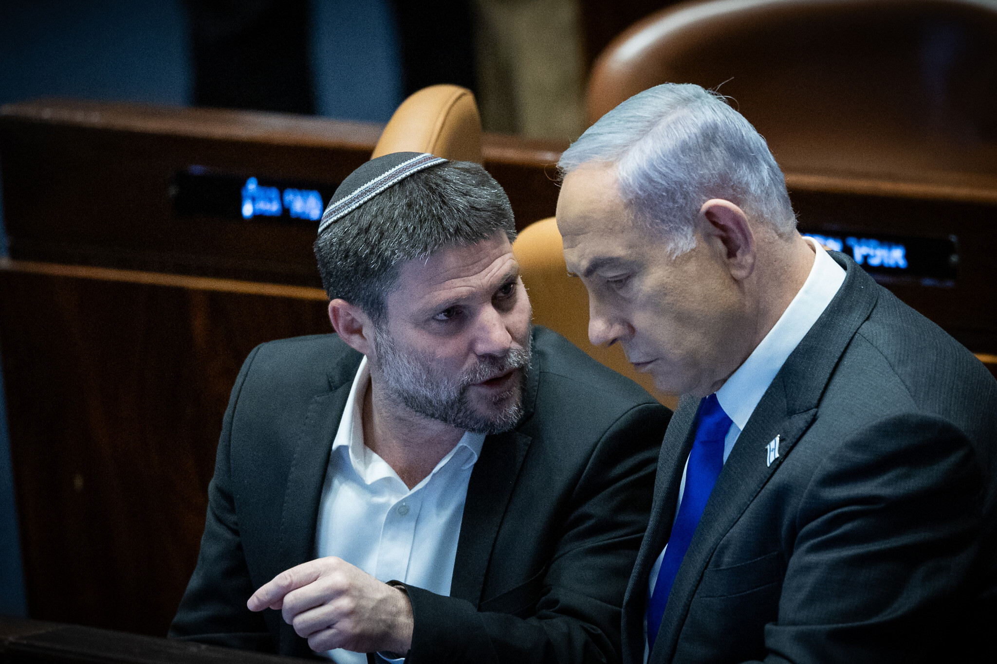 إعلام عبري: سموتريتش يقرر وقف تحويل أموال الضرائب للسلطة الفلسطينية