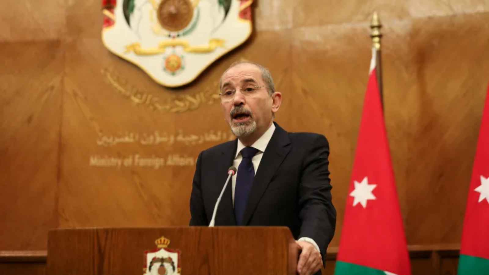 في ظل تصاعد التوتر.. الصفدي يتوجه إلى طهران