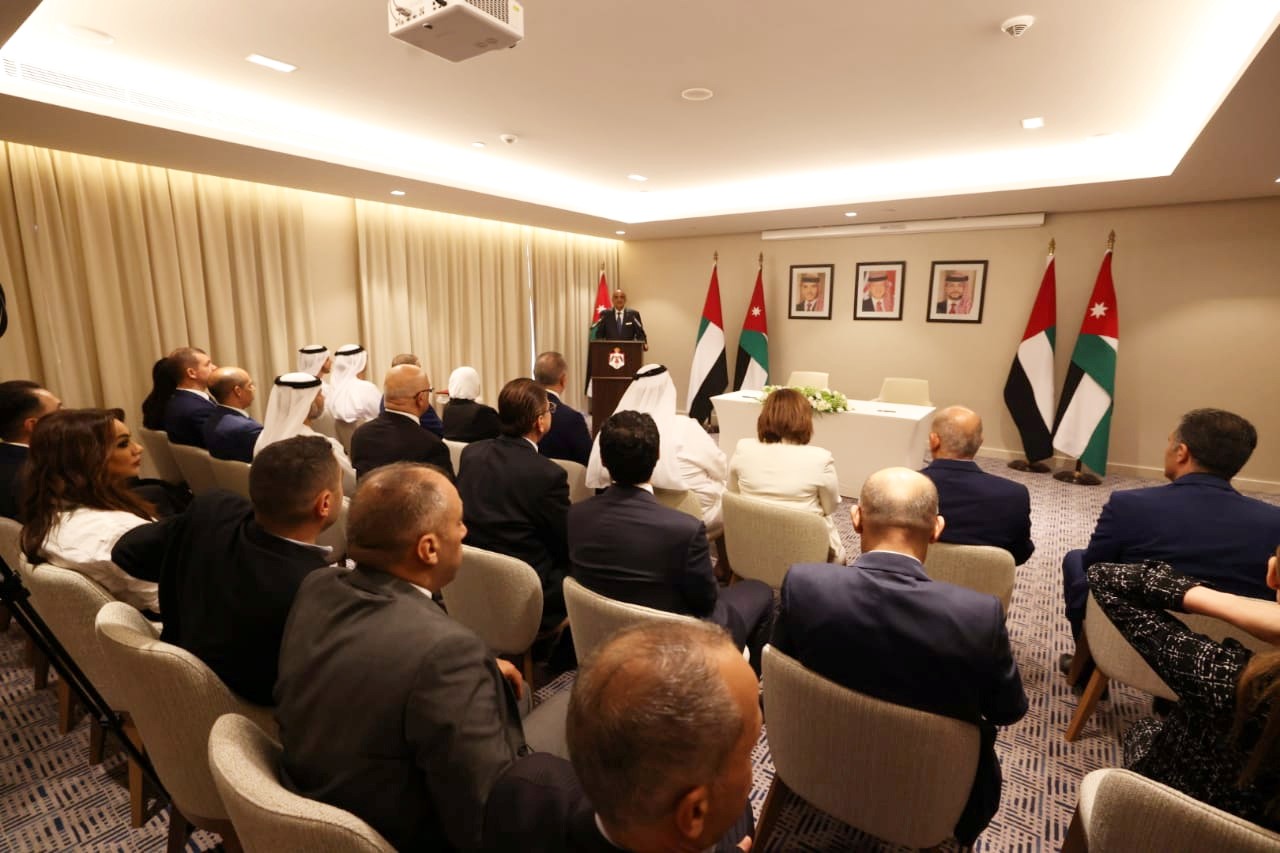 الأردن والإمارات يوقعان 4 اتفاقيَّات لإنشاء مشروع استثماري للسِّكك الحديديَّة بقيمة 2.3 مليار دولار