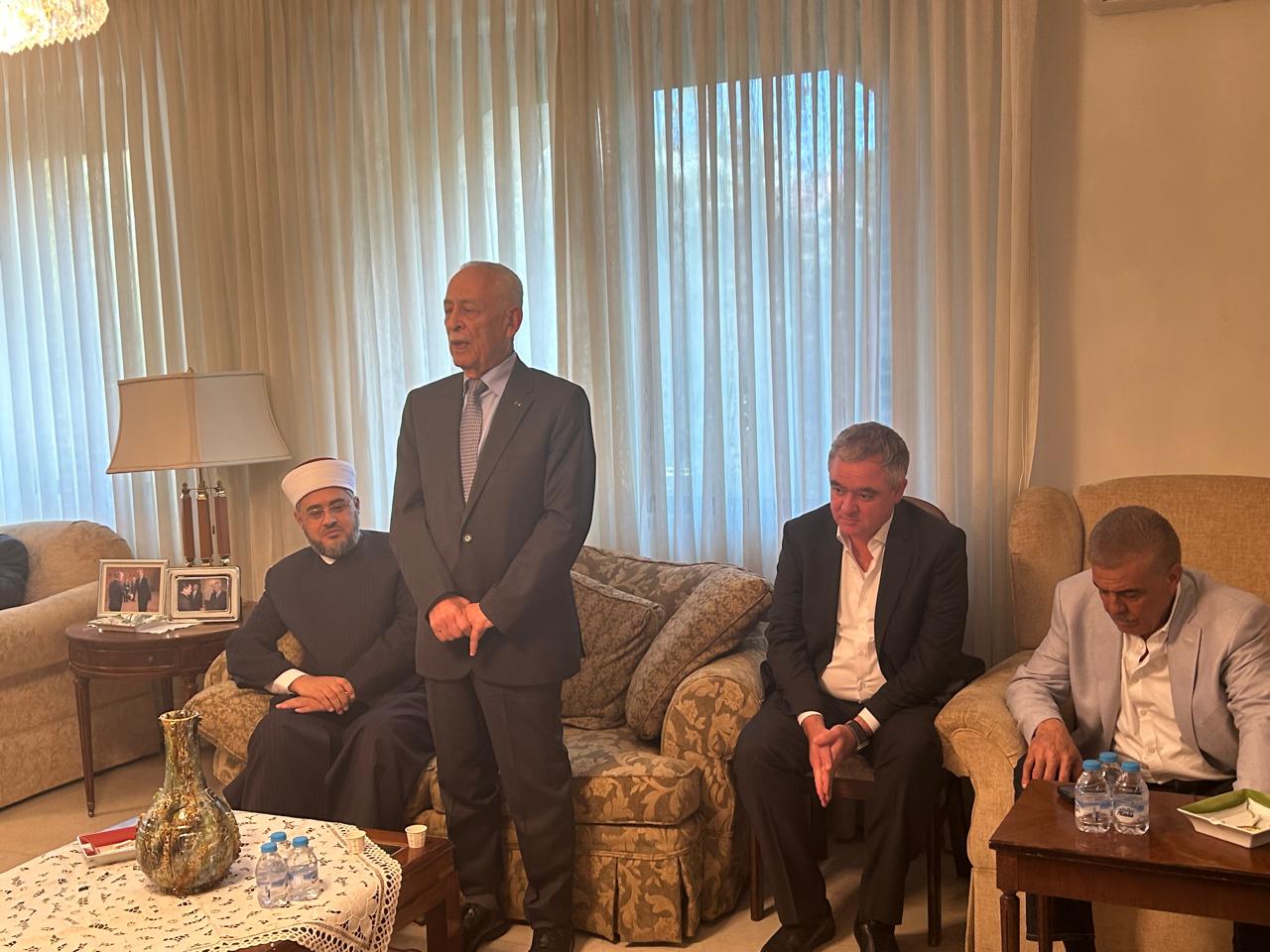 مندوبا عن الملك وولي العهد.. العيسوي يقدم واجب لعشيرة الفاعوري وآل العطعوط والنابلسي