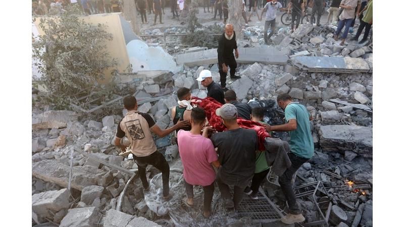 الحرب على غزة تدخل يومها 334 والاحتلال يواصل استهداف المدنيين