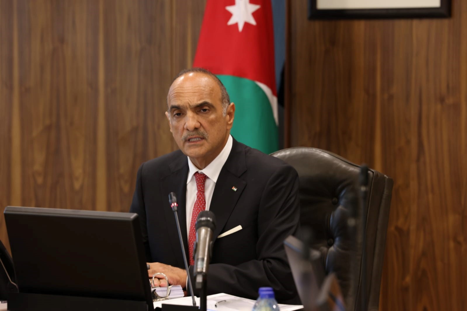 رئيس الوزراء يشيد بالإنجاز الذي حقَّقه الأردن برفع التَّصنيف الائتماني للمملكة