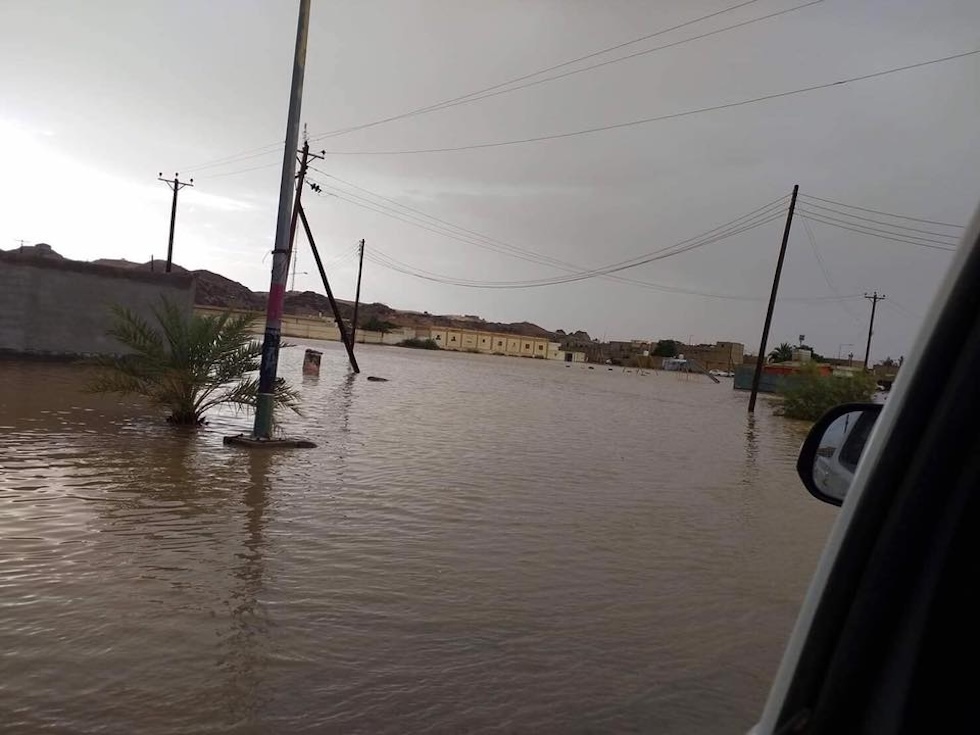 ليبيا.. سيول تجتاح منطقة المنصورة في سبها ونداءات استغاثة بوجود عائلات عالقة