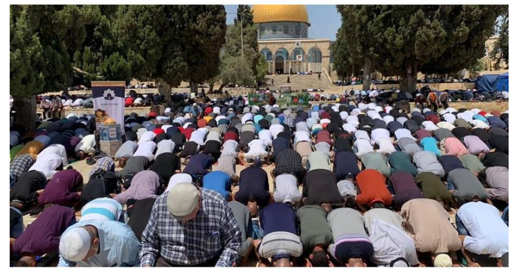 40 ألفا يؤدون صلاة الجمعة في المسجد الأقصى