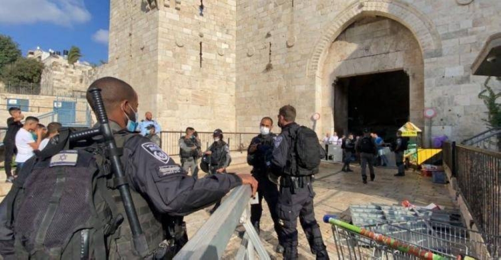 عملية طعن في القدس المحتلة والاحتلال يغلق أبواب المسجد الأقصى