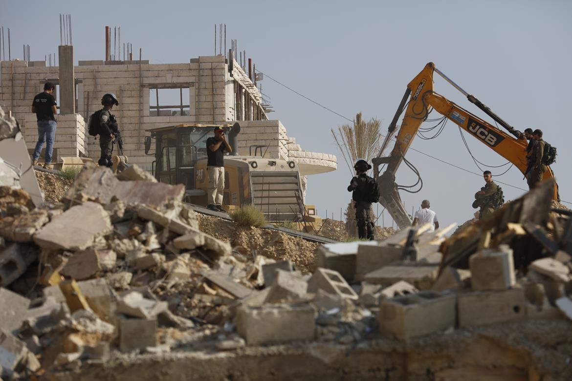 قوات الاحتلال تهدم منزلين فلسطينيين في قرية اسكاكا شرق سلفيت