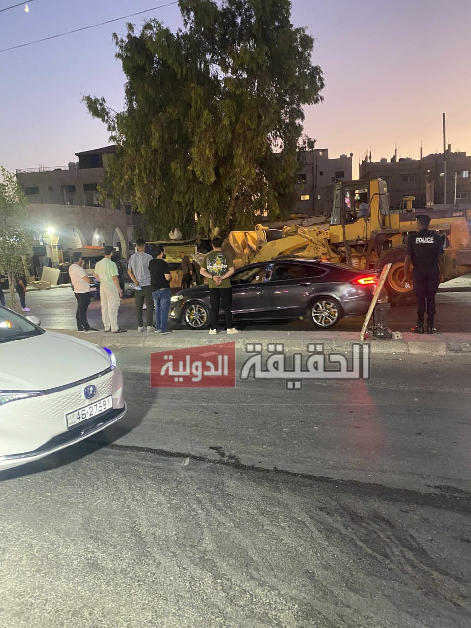 بلدية الزرقاء تهدم خيمة مرخّصة وتكبّد صاحبها خسائر فادحة (صور)