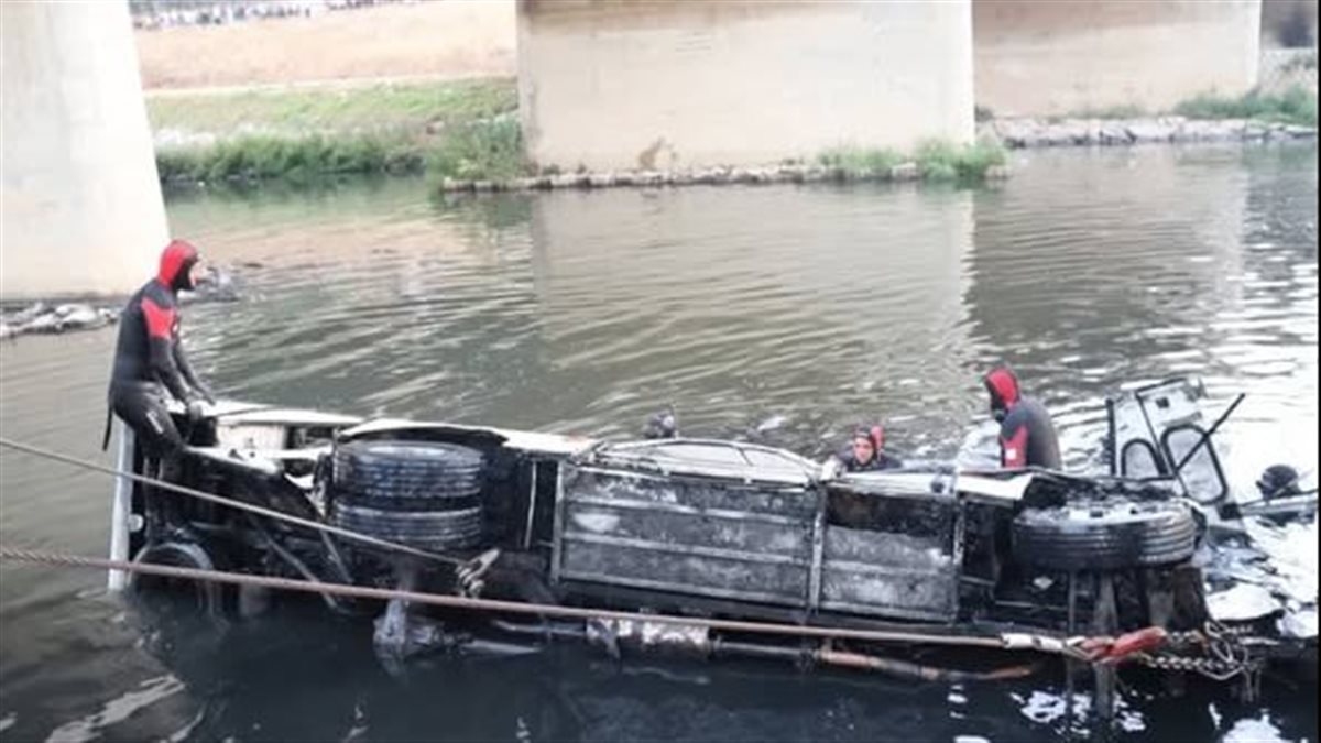 مصرع 18 وإصابة 24 في سقوط حافلة في وادي بالجزائر