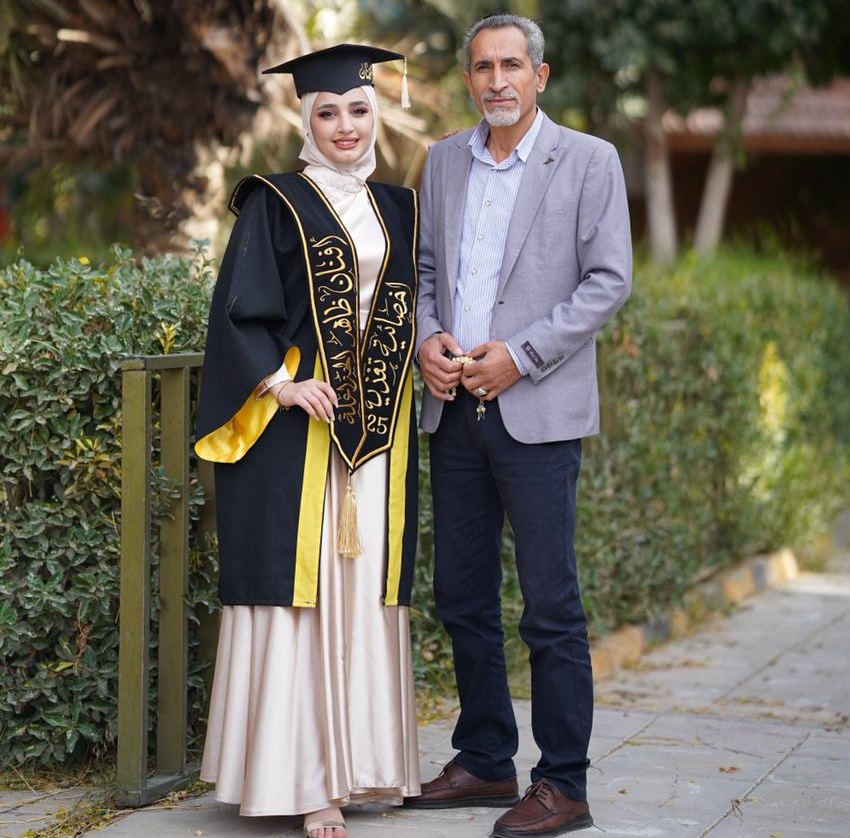 الزميل حسين عليمات يبارك للمخرج ظاهر الخزاعلة تخرج ابنته أفنان 