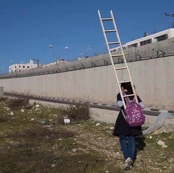 الطفلة والسلم!