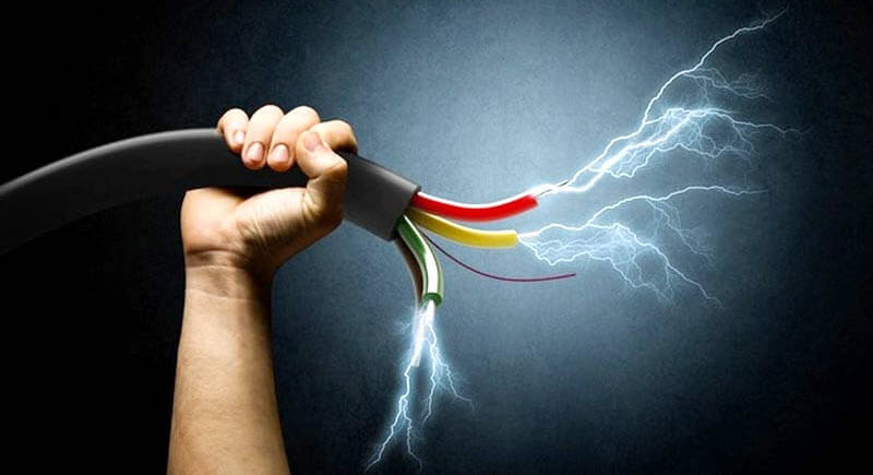 ثلاث وفيات بينهم شقيقان إثر صعقة كهربائية في جرش