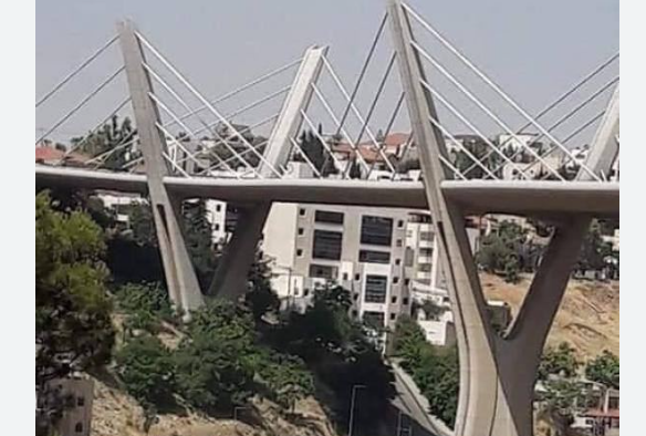 الامن يثني شخص عن الانتحار من اعلى جسر عبدون