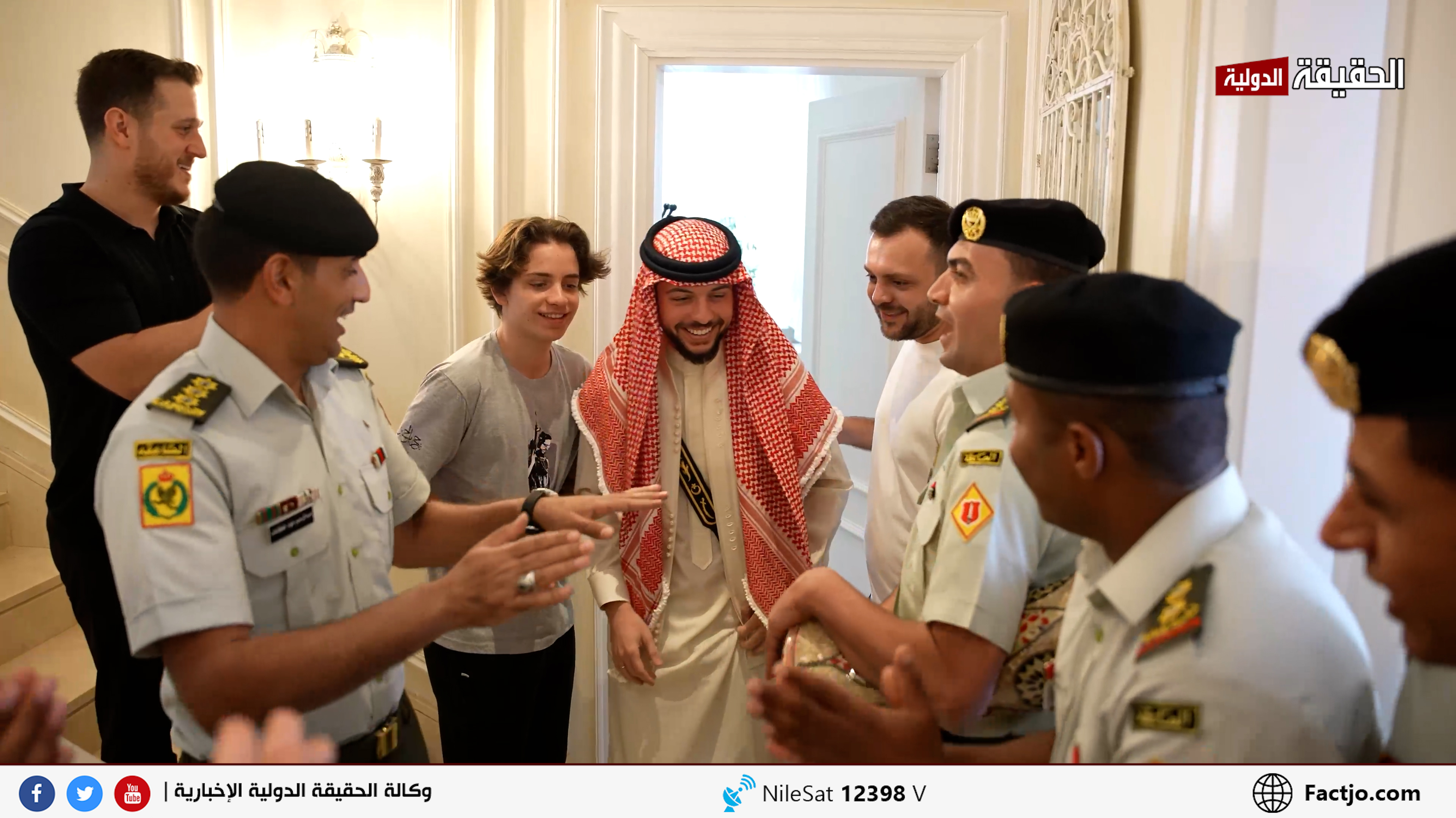 بمشاركة الأقارب ورفاق السلاح .. الأمير عمر يقيم حمام العريس - فيديو