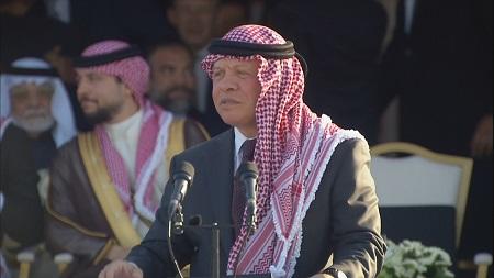 جلالة الملك يولم بزفاف الحسين بمضارب بني هاشم .. فيديو