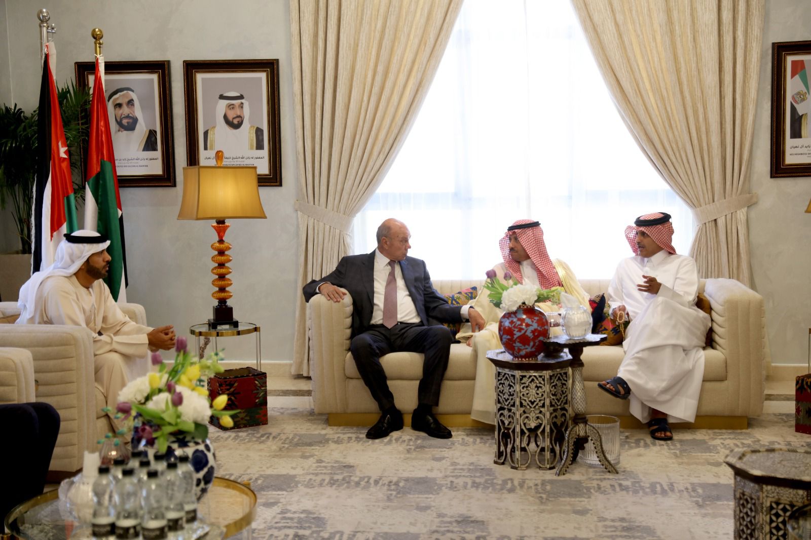 السفير الإماراتي يولم لرئيسي مجلسي الأعيان والنواب والسفراء العرب