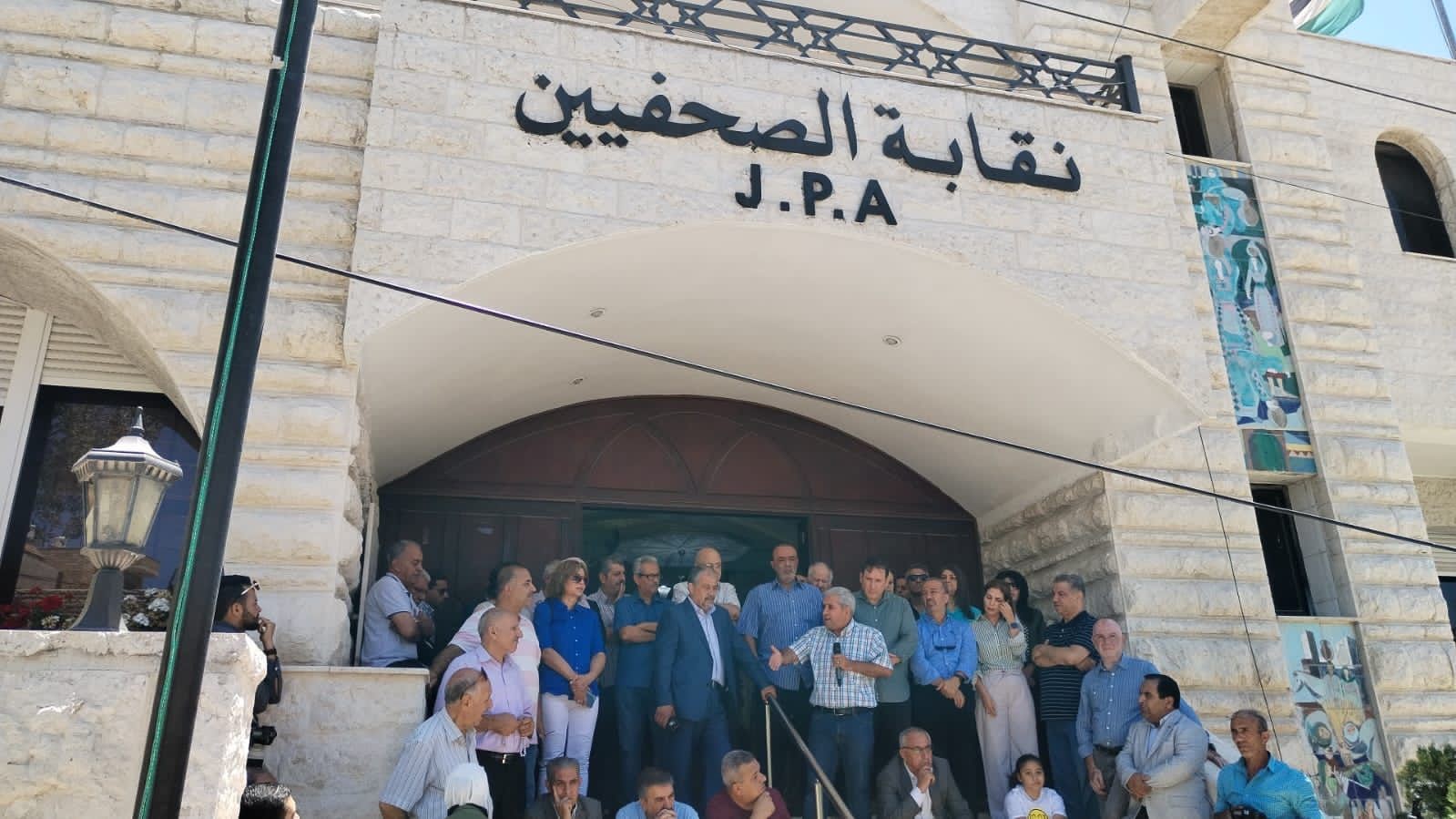 وقفة احتجاجية امام نقابة الصحفيين رفضا لقانون الجرائم الالكترونية.. تقرير تلفزيوني