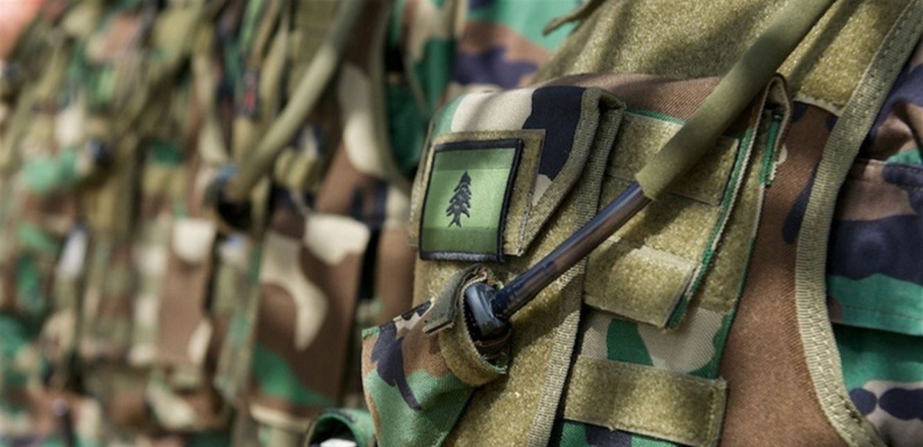 أصابة 5 جنود لبنانيين بشظايا قذائف في مخيم عين الحلوة